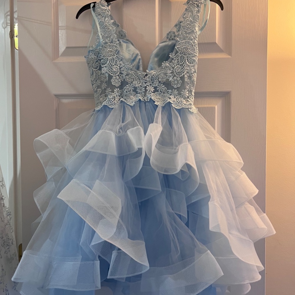 Formal dresses - Picture 8 of 11